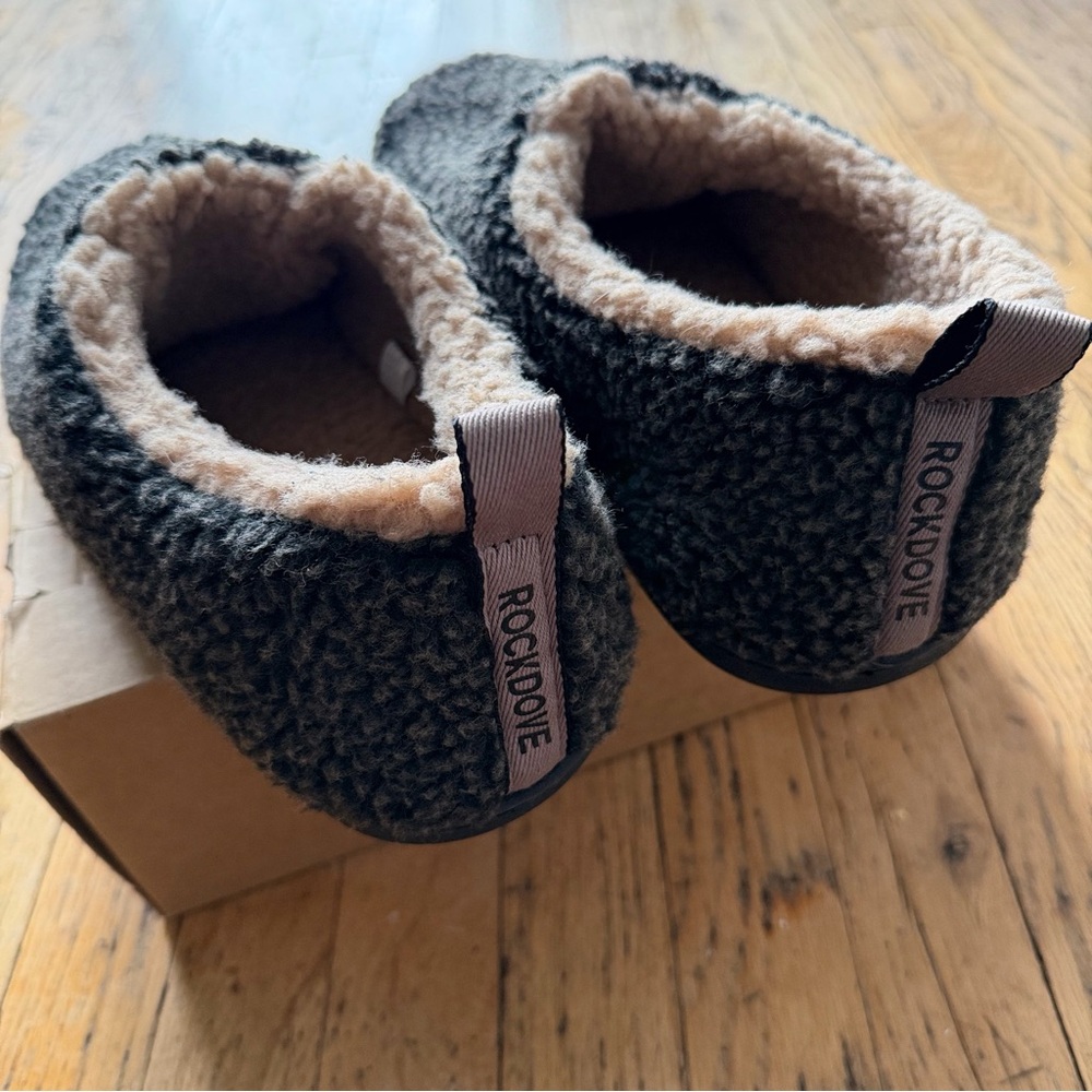 BNIB Never Worn Men’s Rockdove Sherpa Memory Foam Slippers